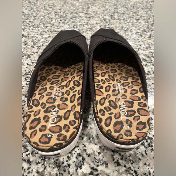 EUC TOMS, Canvas Mule Slip On, Women’s Size 7, Leopard Print Insoles - Picture 6 of 6